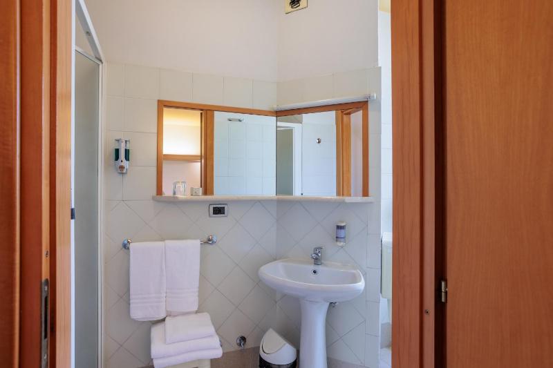 Double Room image 2