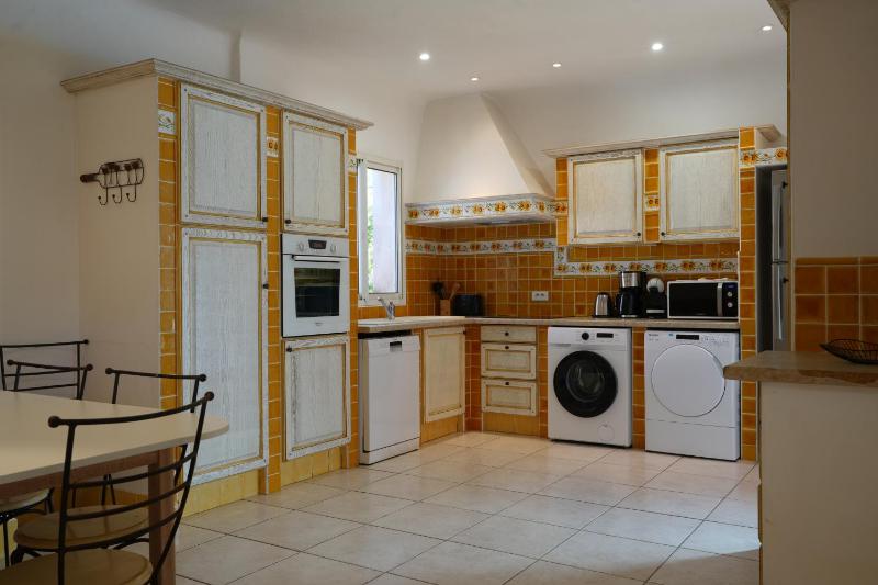 Deluxe Villa with Private Pool and Spa (10 adults) image 4