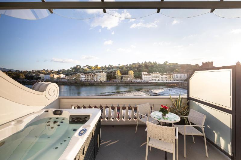 Junior Suite Deluxe - Arno View image 1