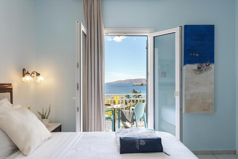 Double or Twin Room with Sea View image 3