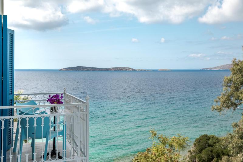 Double or Twin Room with Side Sea View image 3