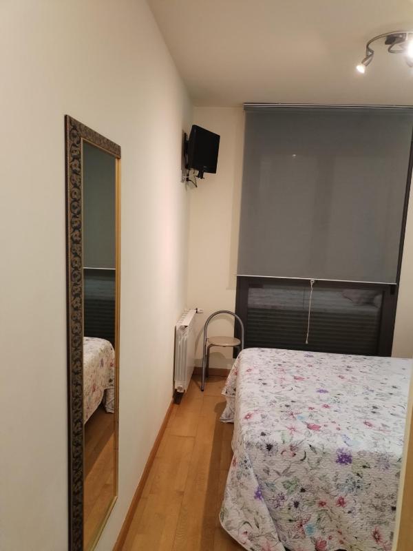 One-Bedroom Apartment image 3
