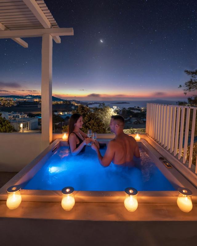 Suite Sea view with Outdoor Jetted Hot Tub	 image 3