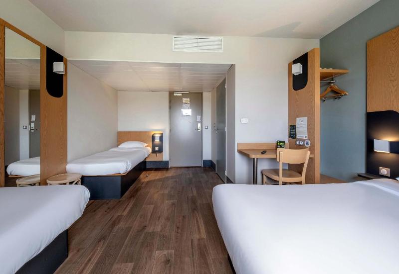 Quadruple Room image 1