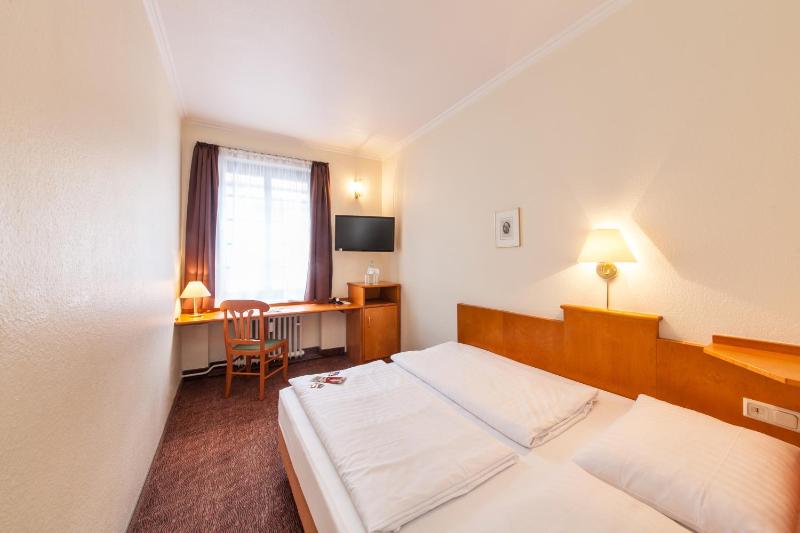 Queen Room image 1