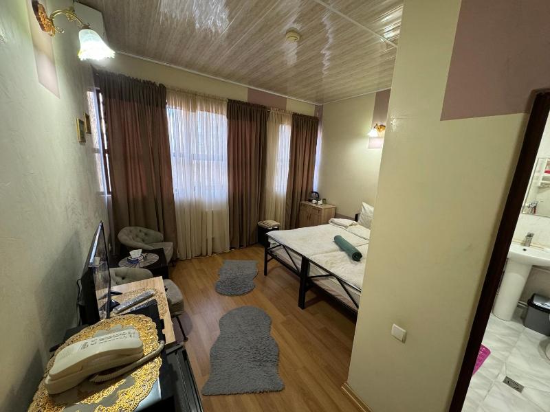 Double Room with Private Bathroom image 2