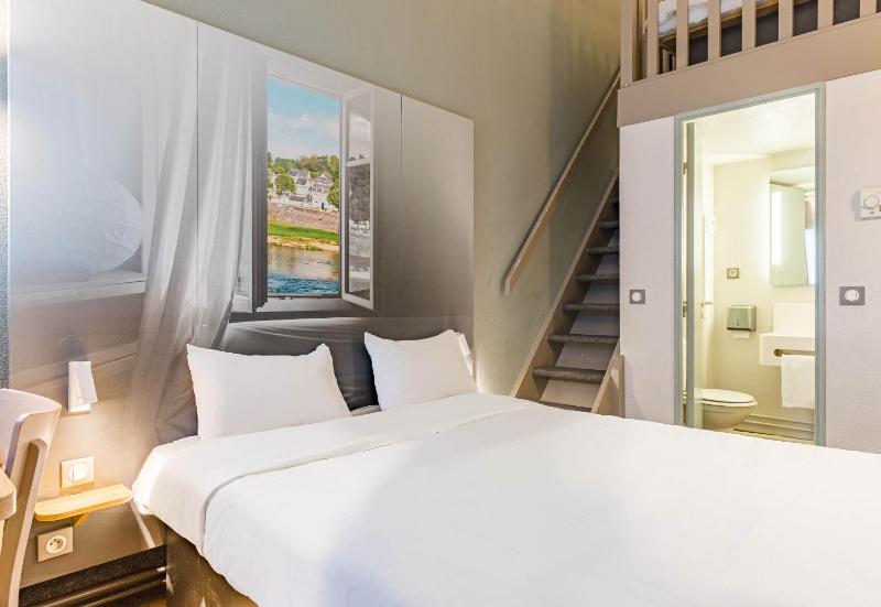 Quadruple Room image 4
