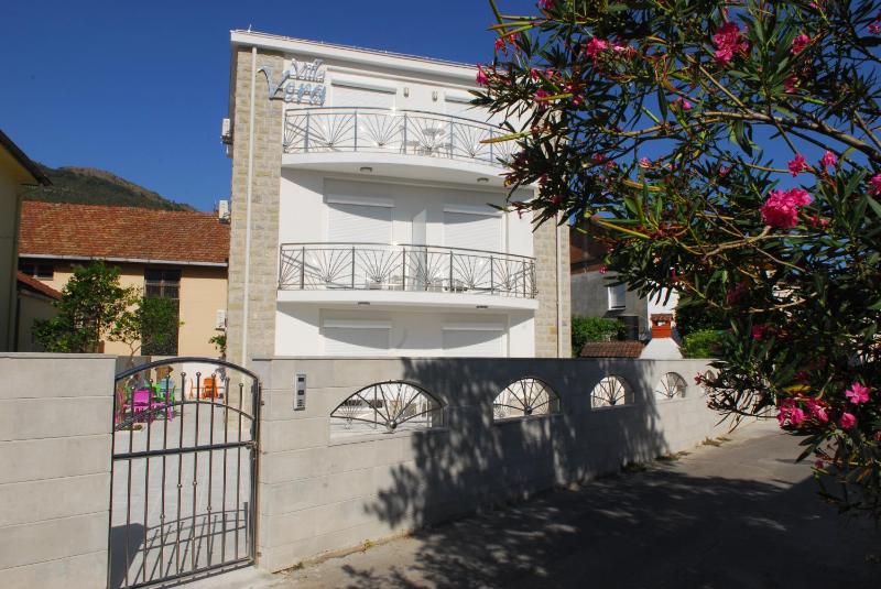 Two-Bedroom Apartment with Sea View image 3