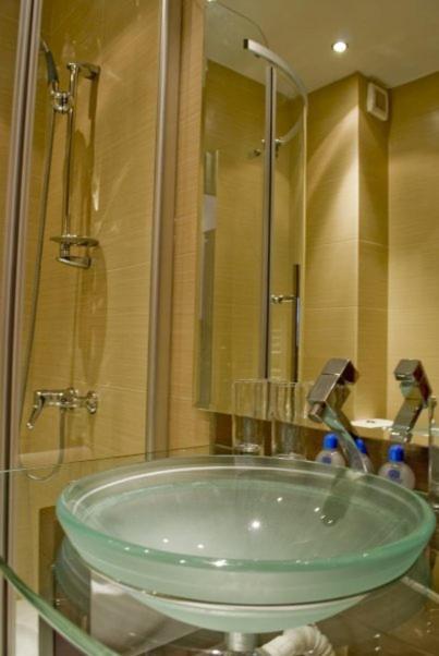Double or Twin Room image 3