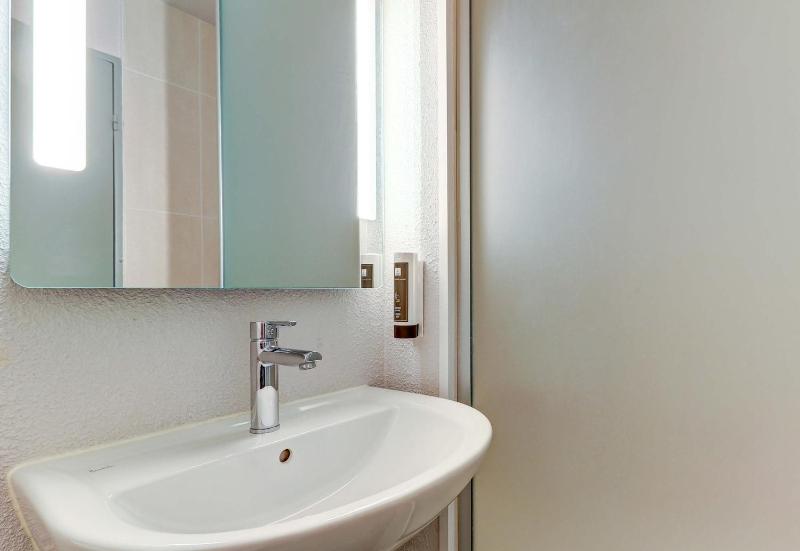 Twin Room image 1