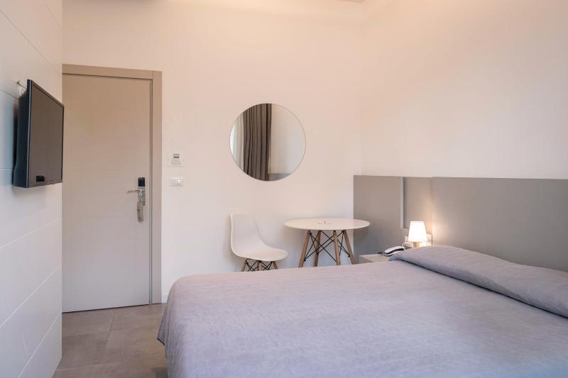 Double Room with Side Sea View image 2