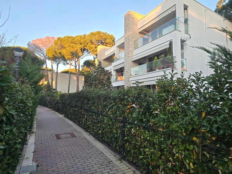 Rozana's sweet home San Pietro Resort Gjiri i Lalzit - image 1