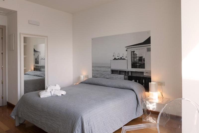 Deluxe Double Room image 1