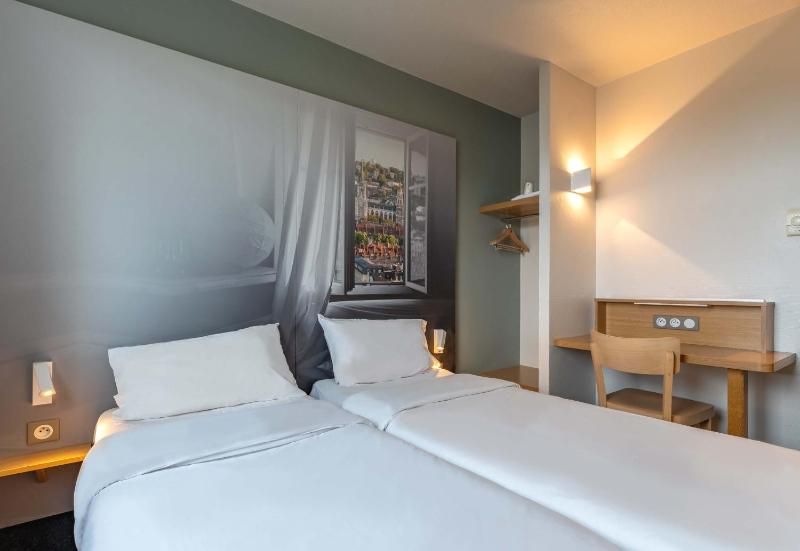 Classic Quadruple Room image 1