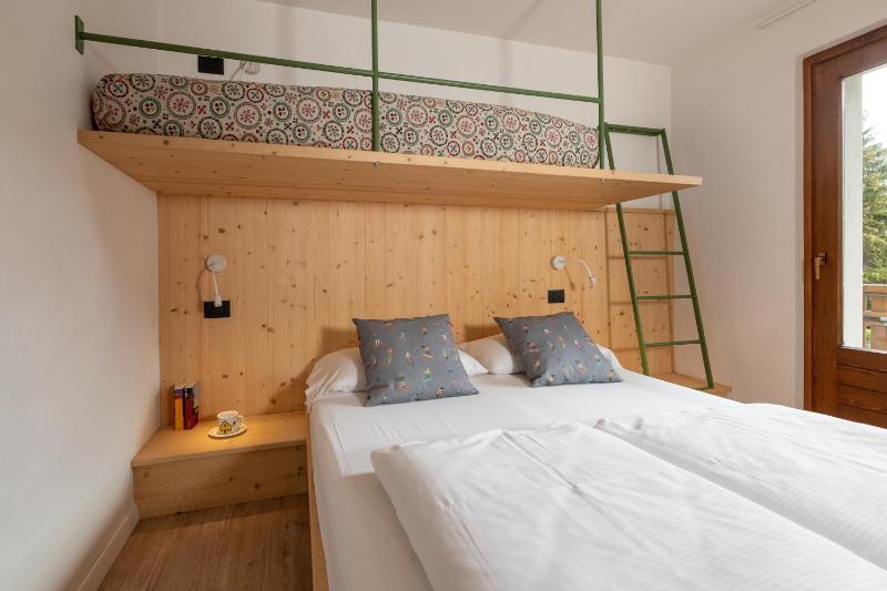 Standard Double or Twin Room image 4