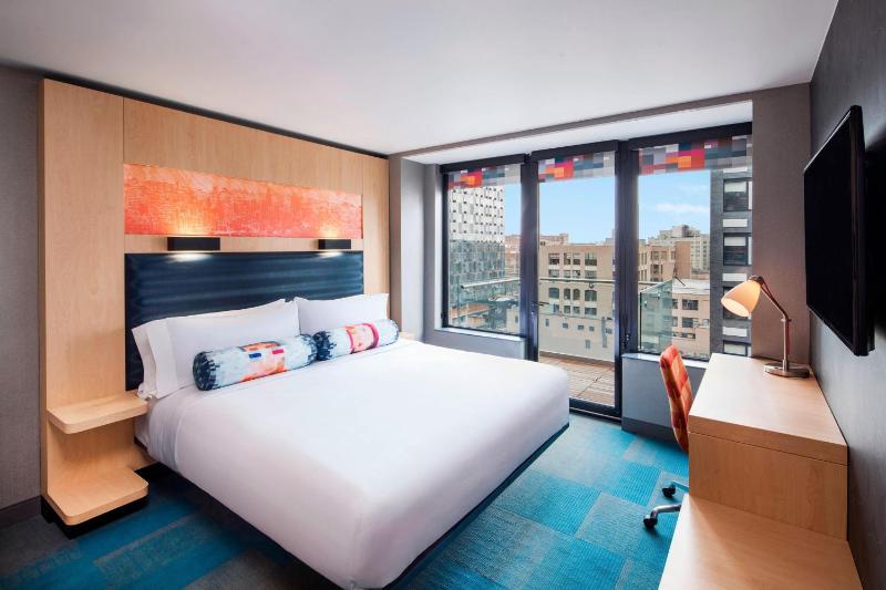 Aloft, Guest room, 1 King, Balcony image 2