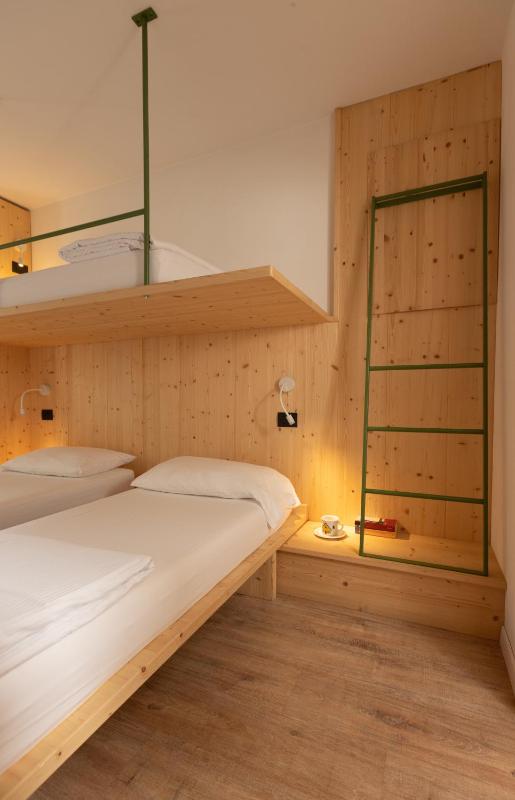 Standard Triple Room image 4