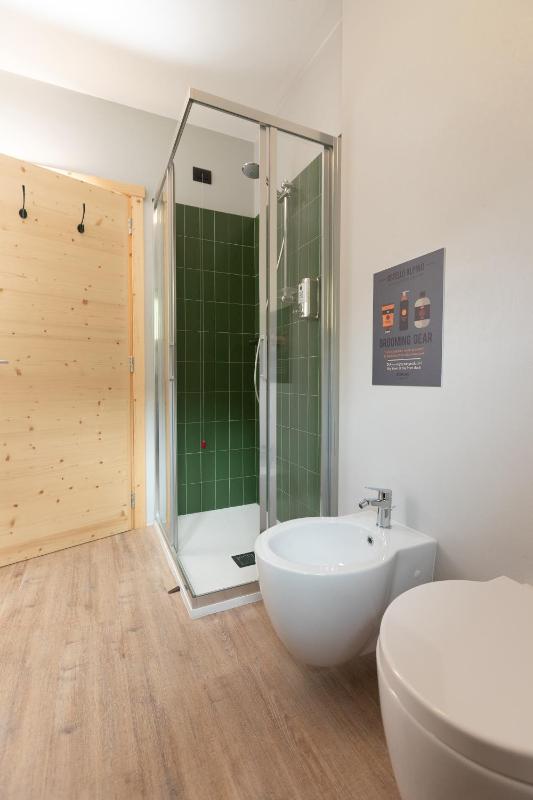 Standard Quadruple Room image 2
