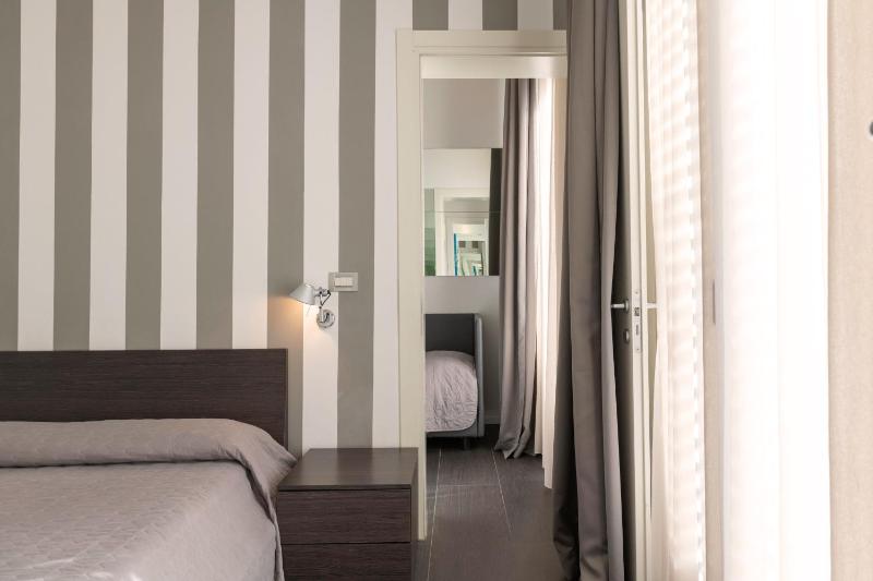 Triple Room with Balcony image 3