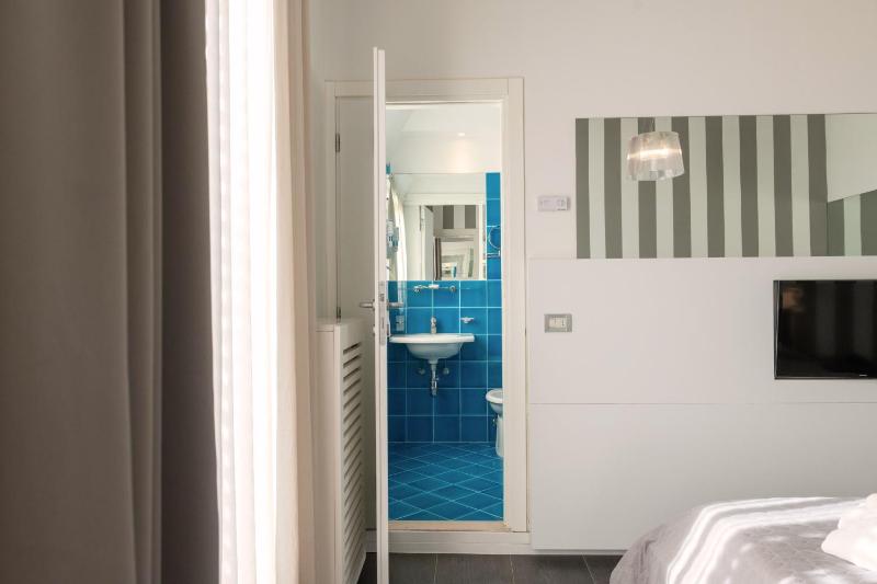 Triple Room with Balcony image 4
