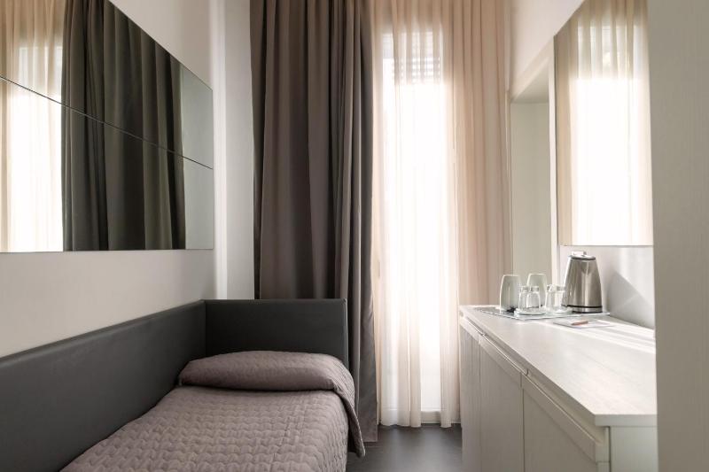 Triple Room with Balcony image 2