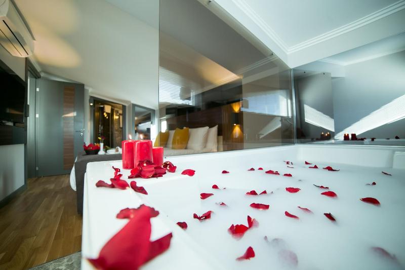 King Suite image 1