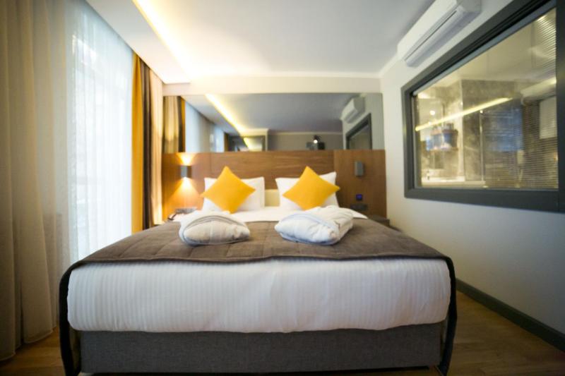 Transparent Double Room image 3