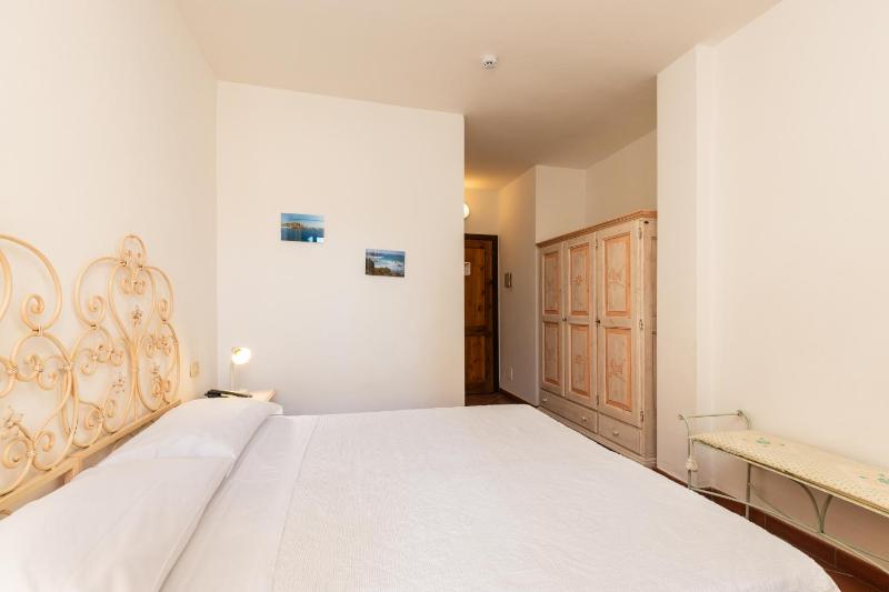 Double or Twin Room with Garden View image 1