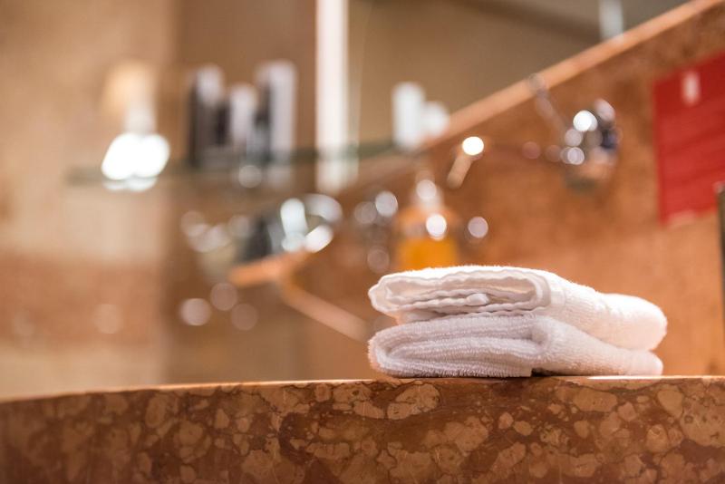 Junior Suite with Spa Access image 2