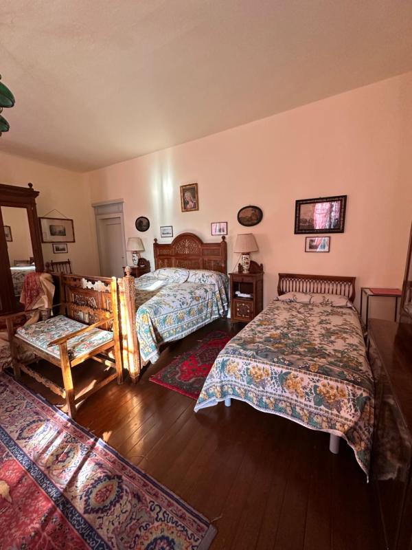 Double Room with Shared Bathroom image 4