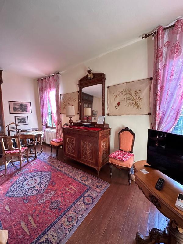 Double Room with Shared Bathroom image 3