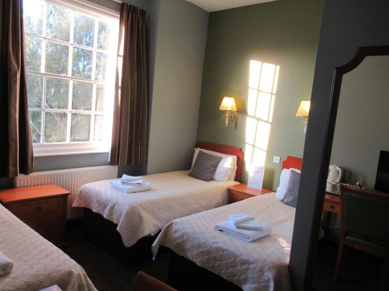 Triple Room with Shower image 1