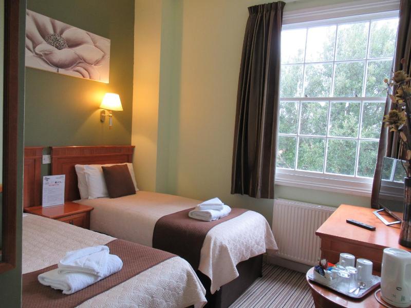 Twin Room with Private Bathroom image 1