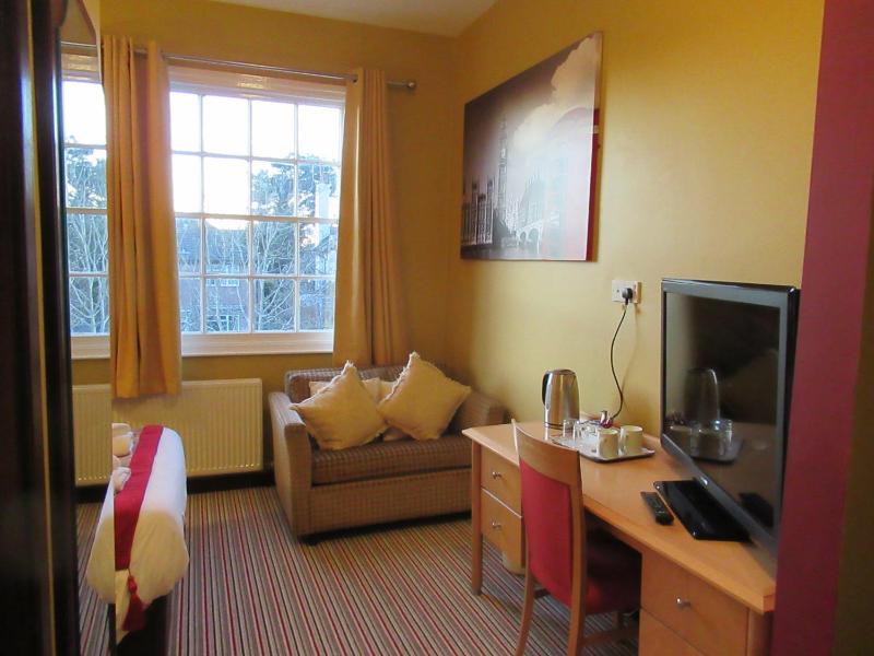 Superior Double Room image 3