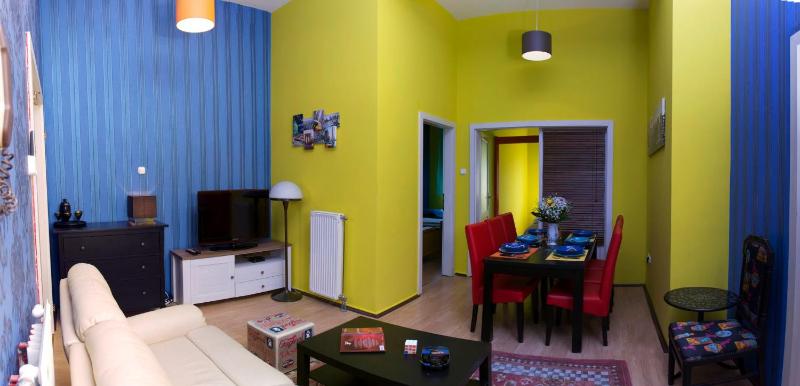 Vibrant 3 Bedroom Apartment In The Pulsing Heart Of Budapest - image 13