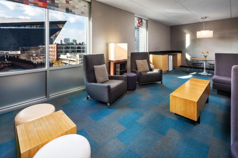 1 Bedroom Suite, 1 King, City view, High floor image 1