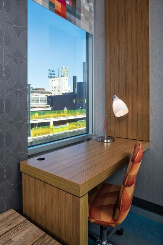 King Room with Roll-in Shower - Mobility Accessible image 3