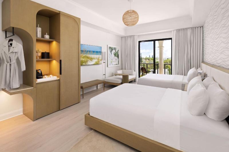 Queen/Queen Room with View and Balcony image 2