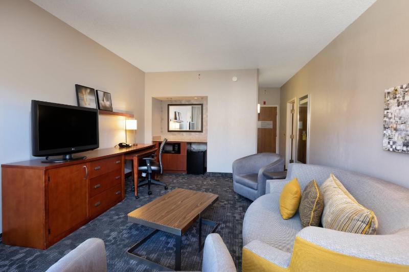 Double Suite with Two Double Beds and Sofa Bed image 3