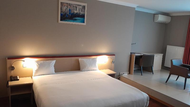Triple Room image 2