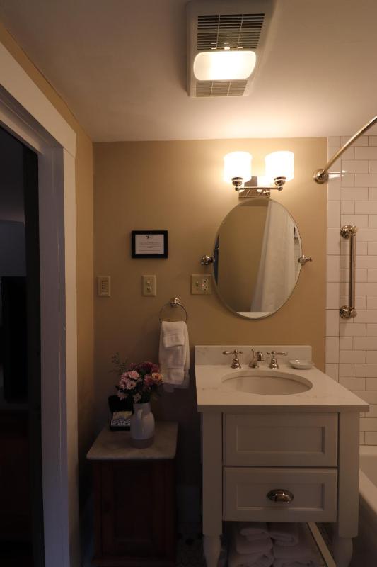 Queen Room with Twin Sofa Bed image 4