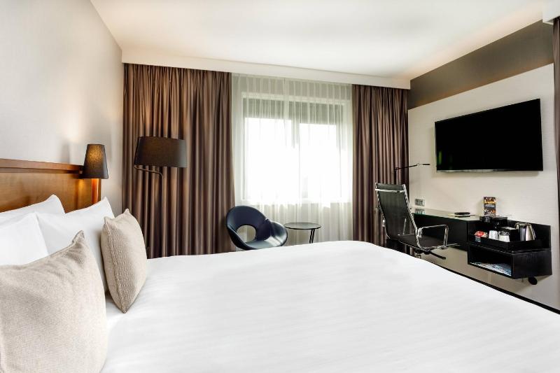 Superior King Room image 4