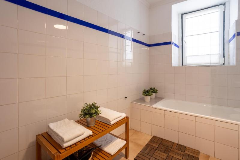 Double or Twin Room with Shared Bathroom image 1