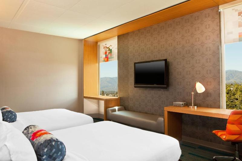 Aloft, Guest room, 2 Queen image 1