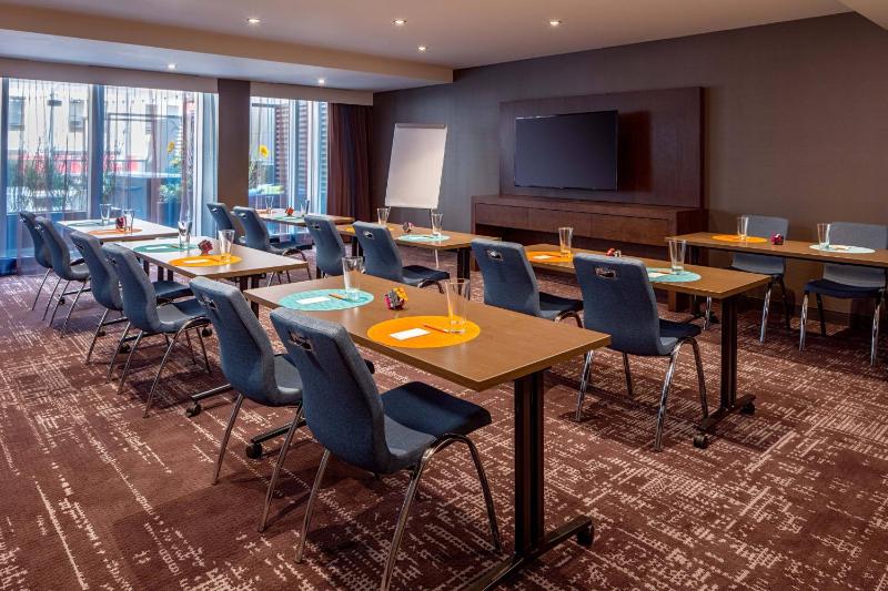 Aloft by Marriott Philadelphia Downtown - image 7