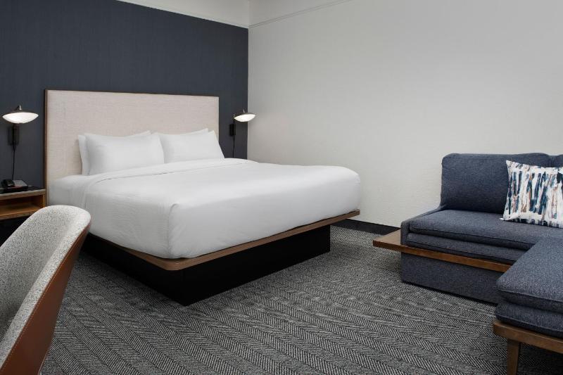 King Room with Sofa Bed image 3