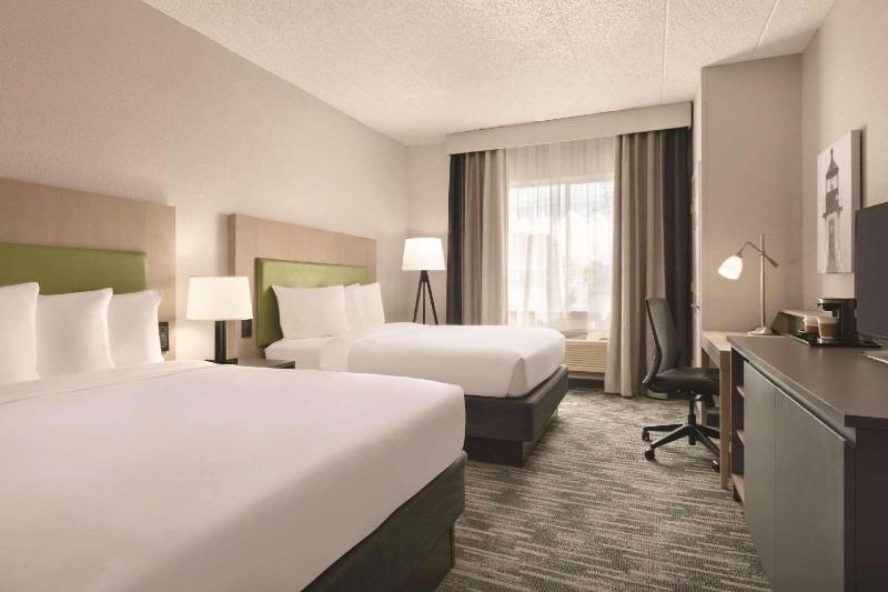 Queen Room with Two Queen Beds - Disability Access image 1