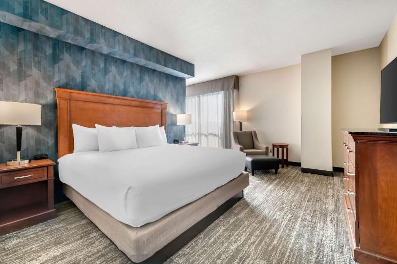 Deluxe King Room image 3
