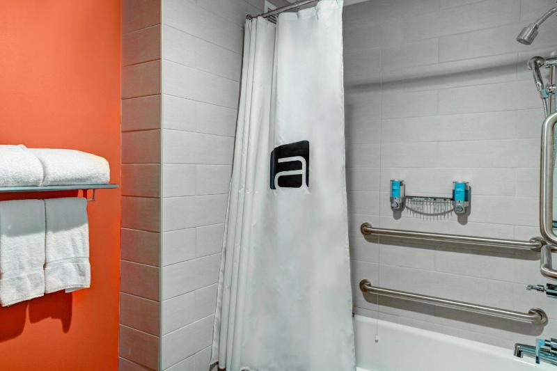 Aloft, Guest room, 1 King image 4