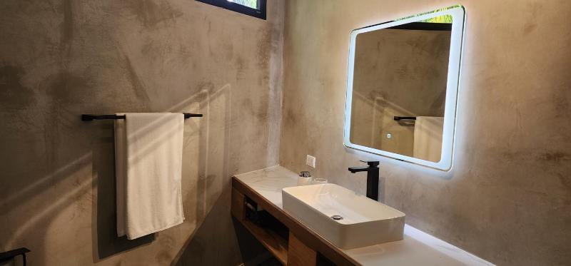 Hotel Evasion - image 11